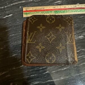 Rare Authentic Vintage Louis Vuitton Multiple Wallet with button coinholder.